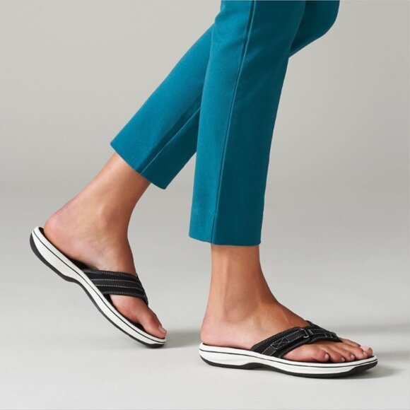Clarks Women's Black Synthetic Breeze Sea Flip-Flop - 7M - Picture 1 of 8